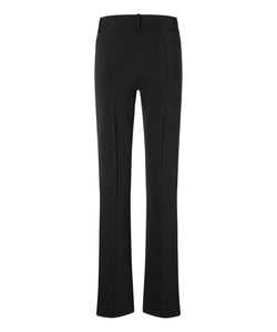 Cambio Hose Farah long sportlich, modern, leger, eine Hose für jeden Tag! Diese und viele weitere modische, klassische und aktuelle Hosen aus der Herbst Winter Kollektion 2022 in unserer Damenboutique mitten im Herzen von München erhältlich. Wir beraten Sie ausführlich zu jedem Anlass, ob Business, Alltagskleidung oder festliche Anlässe.