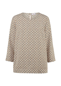 We love this style! Ein echtes Essential, das chic und casual kann und sich auch perfekt fürs Büro eignet. Fließende Viskosebluse mit langen Armen. Eine große und modische Auswahl an Riani Kleidung aus der aktuellen Kollektion finden Sie in unserer Boutique Juliannes Moden in München oder in unserem Onlineshop.